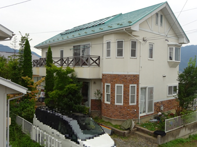 上田市上田原でモルタル外壁と金属屋根の塗装工事を行いました『色選び・カラーシュミレーション』 Before 写真