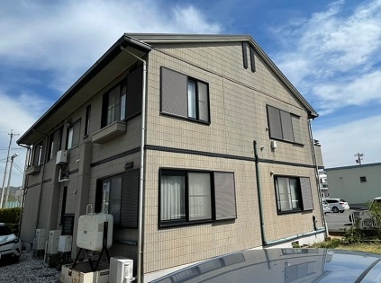 上田市で、屋根塗り替えと外壁の多彩色塗装を行いました 写真
