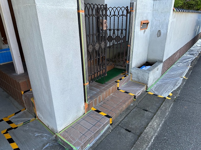 塀　養生の様子