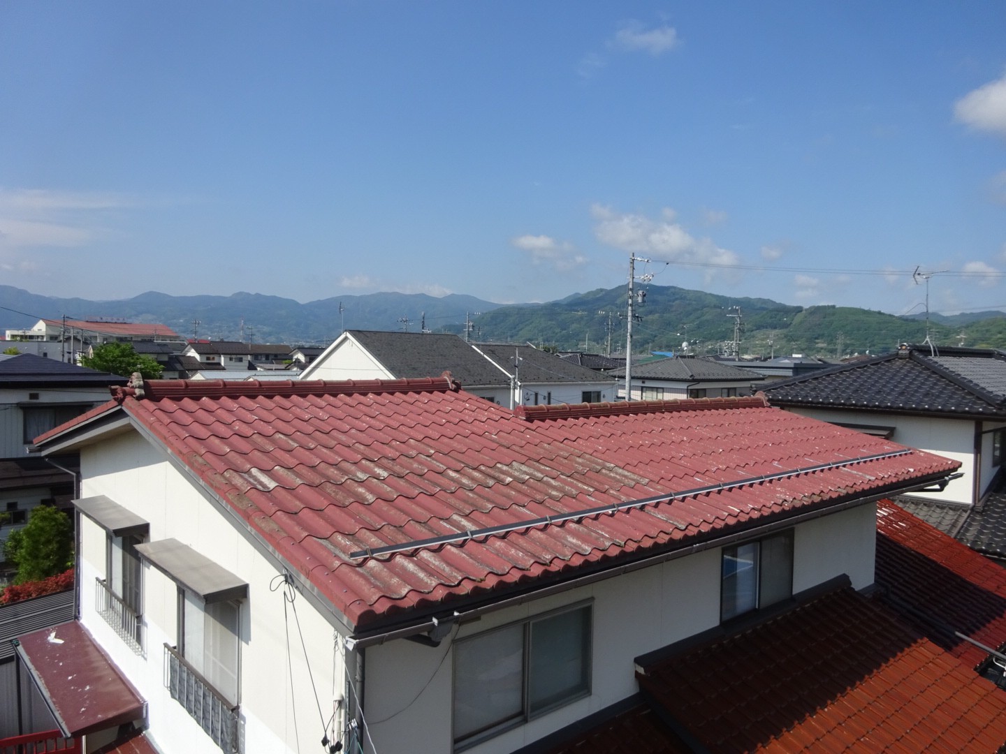 長野市篠ノ井御幣川で、屋根のカバー工法を行いました｜スレート屋根 Before 写真