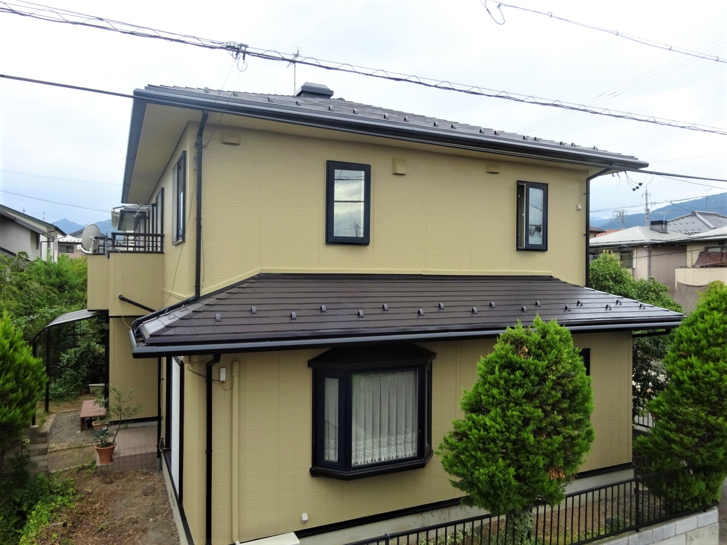 長野市稲田で、窯業系サイディング外壁とスレート屋根の塗装を行いました After 写真