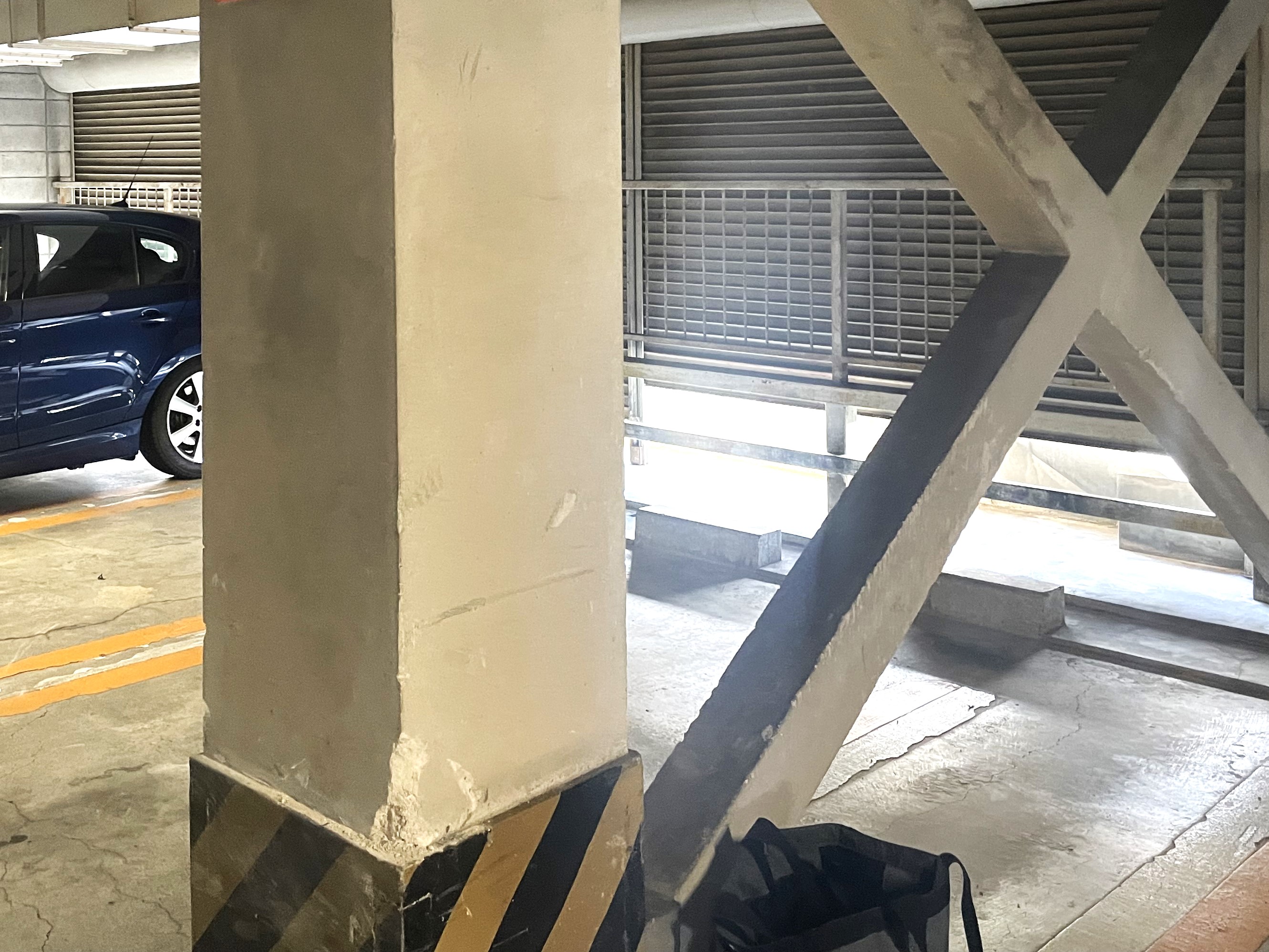 長野市　駐車場柱　補修・塗装工事 写真