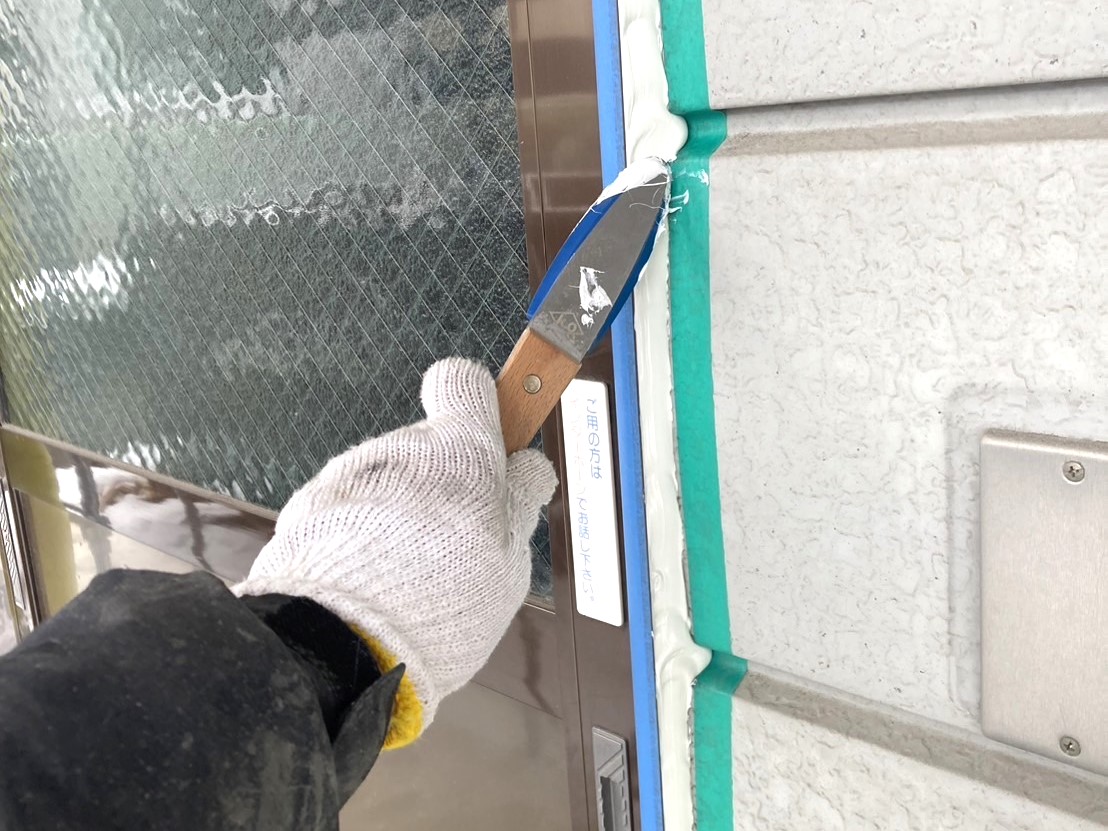 コーキング　施工中