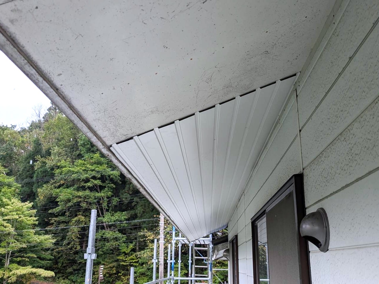 軒天　カバー工法