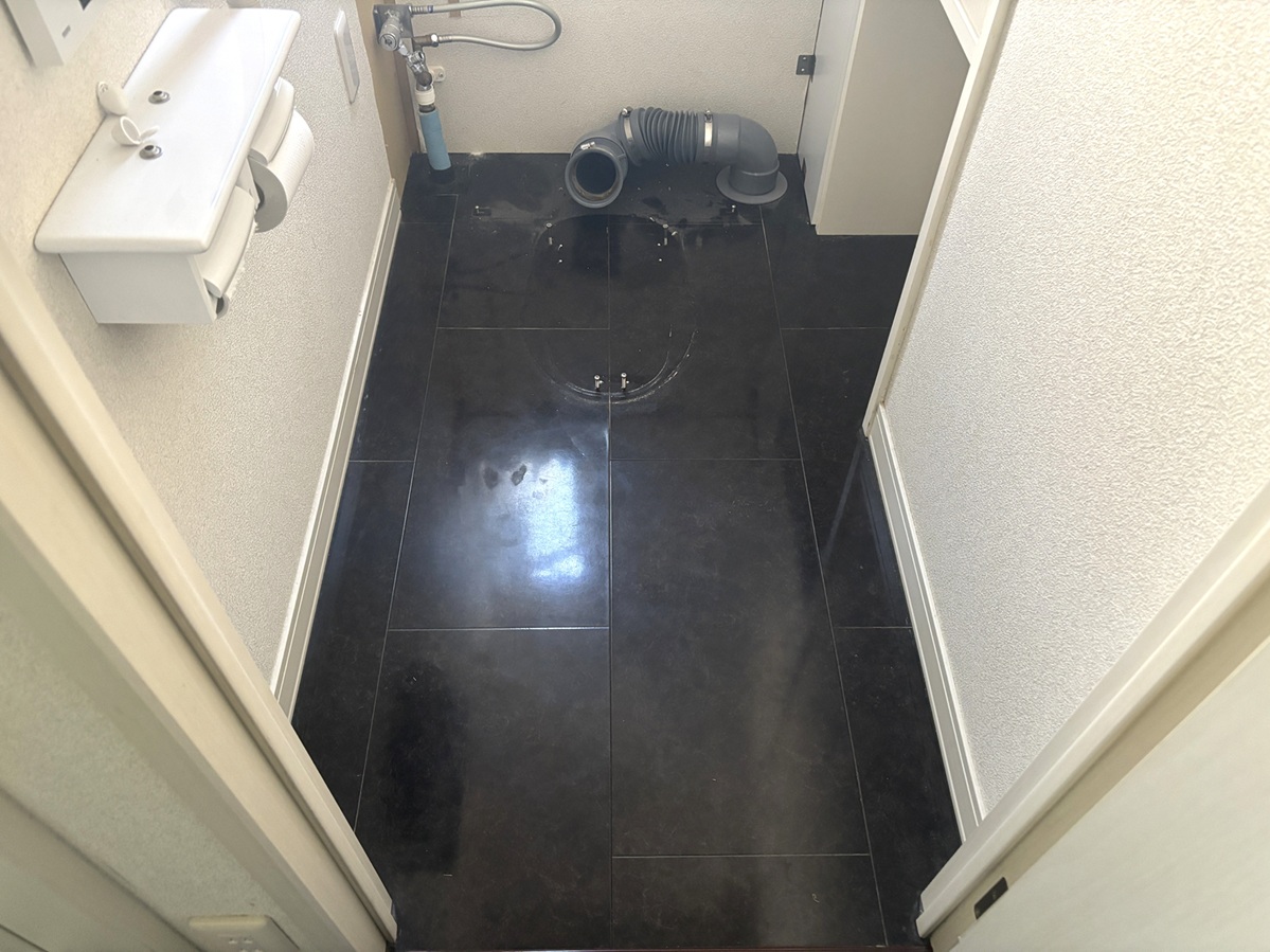 トイレ　施工中